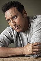 Photo of Aasif Mandvi