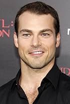 Photo of Shawn Roberts