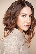 Photo of Erin Karpluk