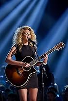 Photo of Tori Kelly