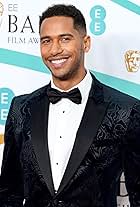 Photo of Elliot Knight