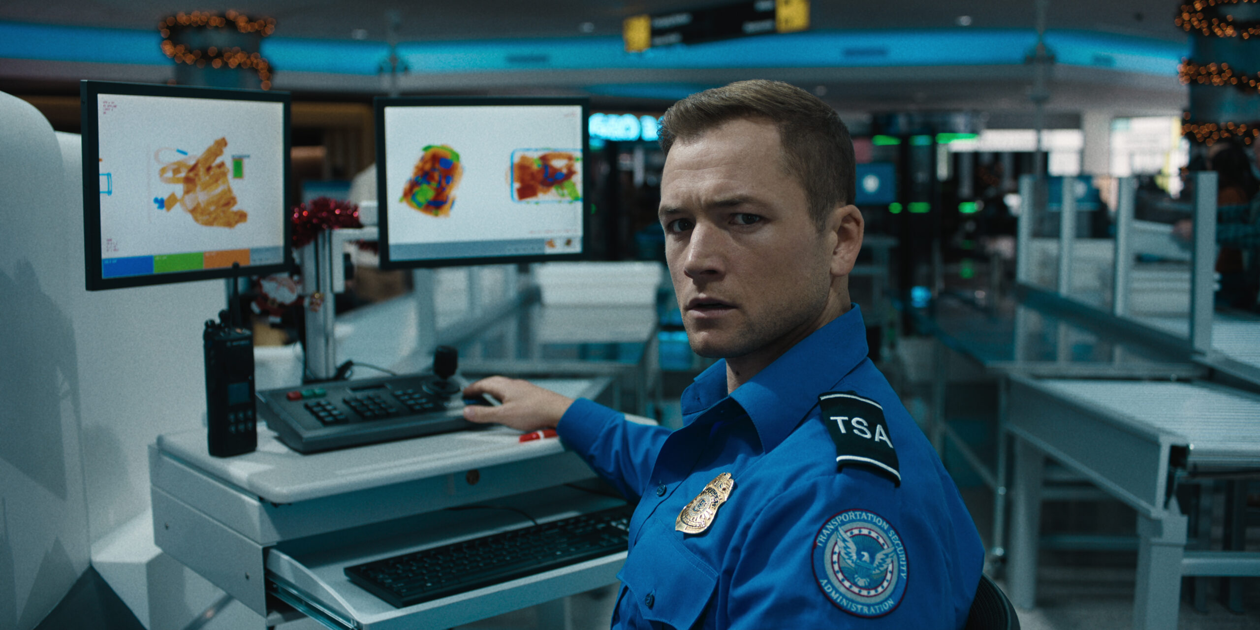 Carry-On. Taron Egerton as Ethan Kopek in Carry-On. Cr. Netflix © 2024.